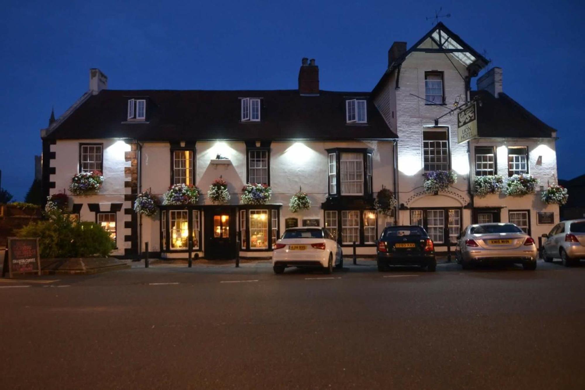 The Lion Hotel Buckden  Екстер'єр фото