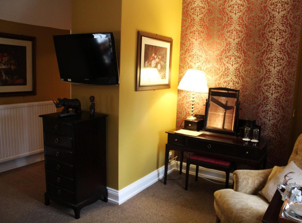 The Lion Hotel Buckden  Екстер'єр фото