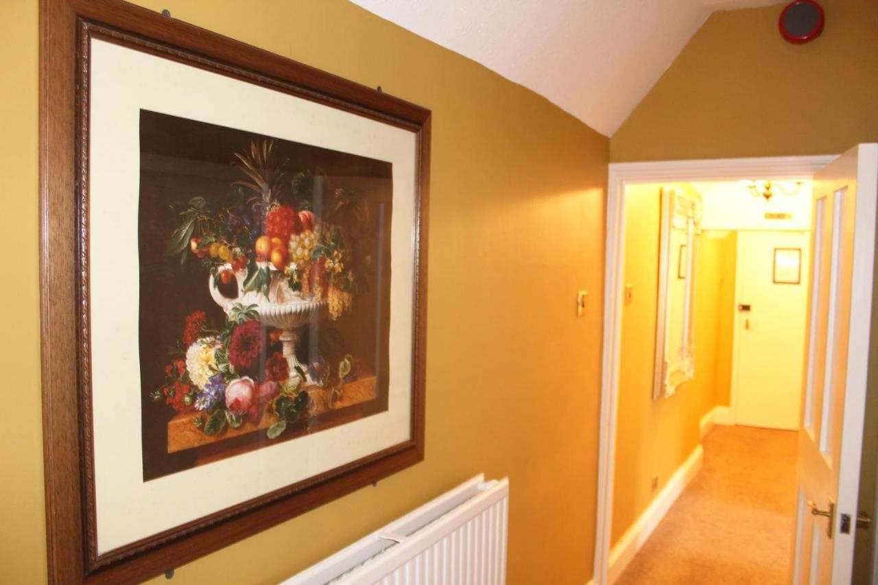 The Lion Hotel Buckden  Екстер'єр фото