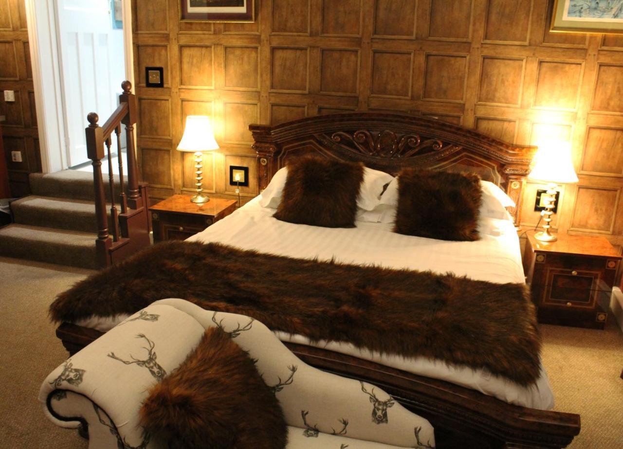 The Lion Hotel Buckden  Екстер'єр фото
