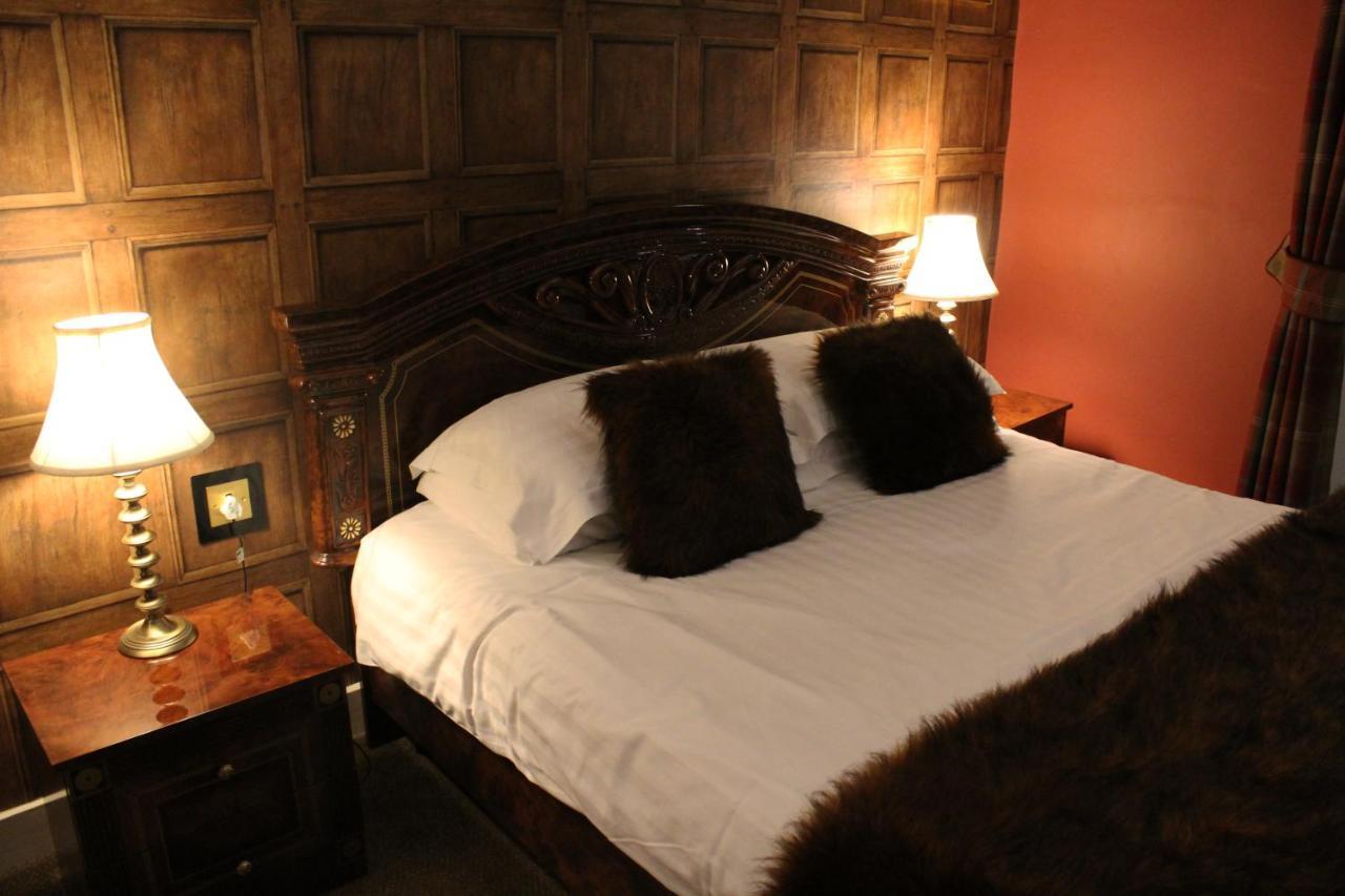 The Lion Hotel Buckden  Екстер'єр фото